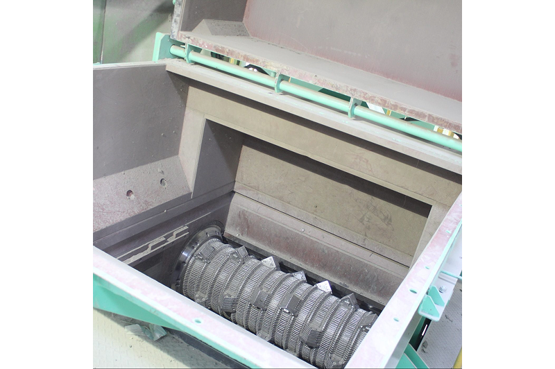 循環経済新聞で、当社が導入した新破砕機について掲載されました