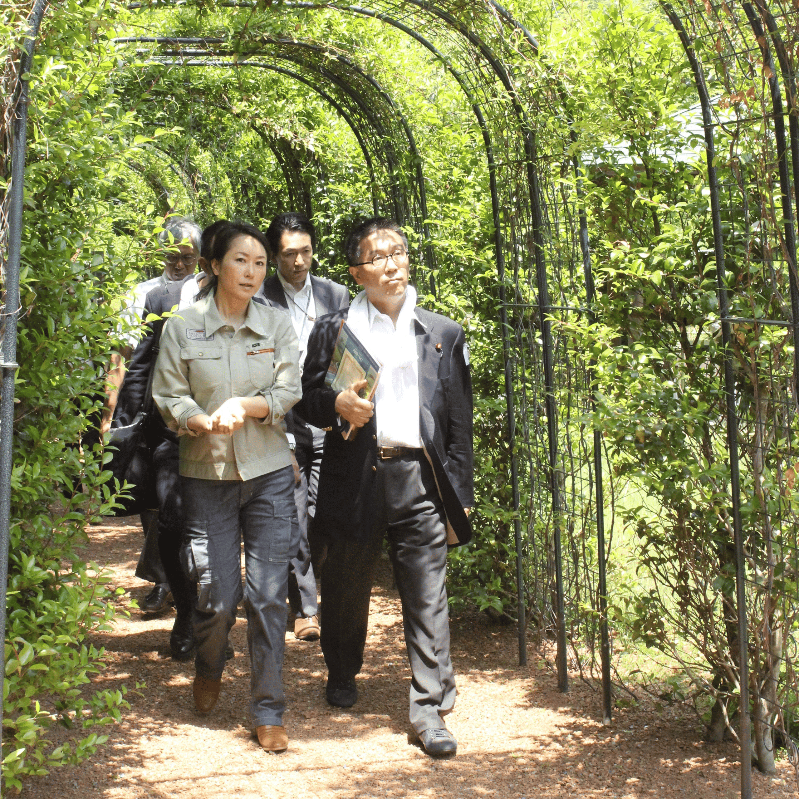 伊藤忠彦環境副大臣兼内閣府副大臣が石坂産業に来社されました